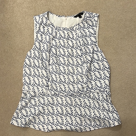 Gorgeous Banana Republic Fabric Top - Picture 6 of 7